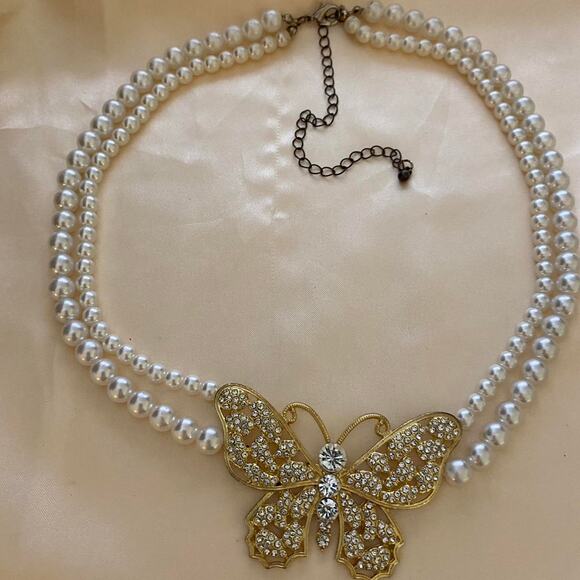 Butterfly two strand faux Pearl Choker - Picture 1 of 8